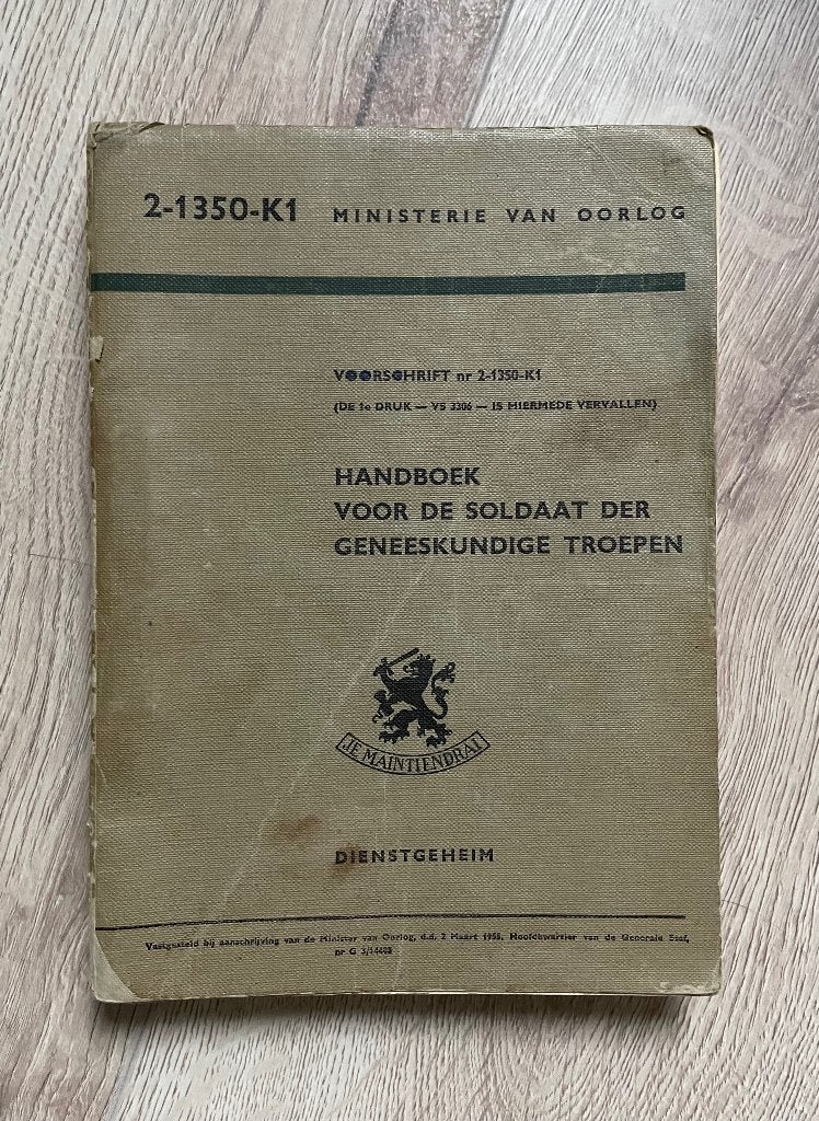 Handboek voor de Soldaat der Geneeskundige Troepen 1955, Ophalen of Verzenden, Landmacht, Nederland, Boek of Tijdschrift