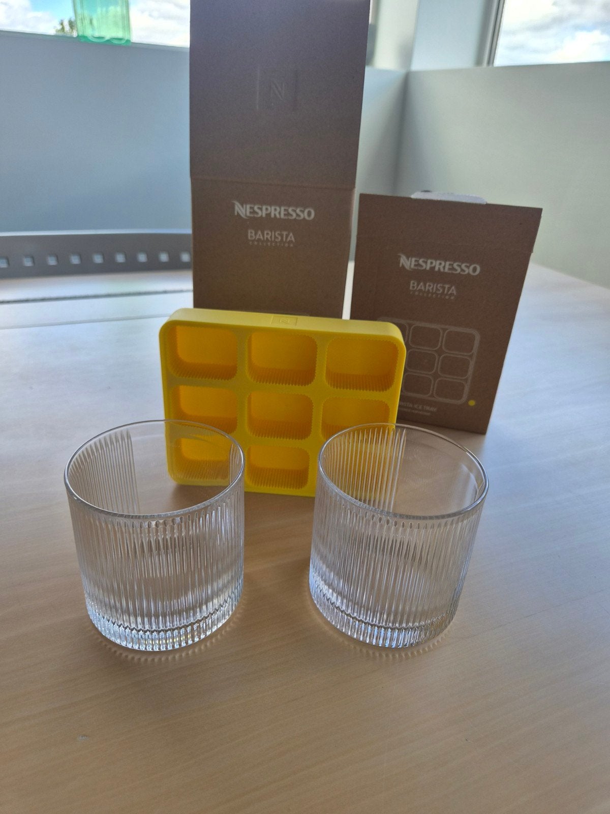 Nespresso Barista set: 2 glazen en ijsblokjesvorm, Nieuw, Ophalen of Verzenden, Meerkleurig, Overige merken