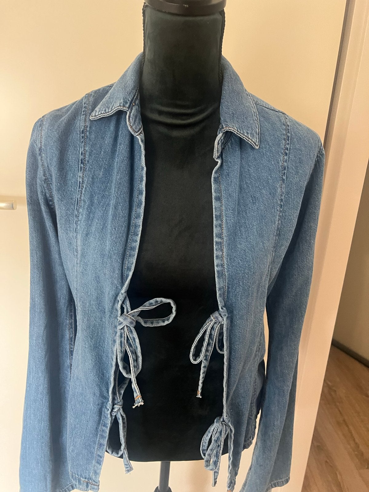 Stijlvol spijkerblouse met lange mouwen, Kleding | Dames, Maat 38/40 (M), Blauw, Ophalen of Verzenden, Zo goed als nieuw