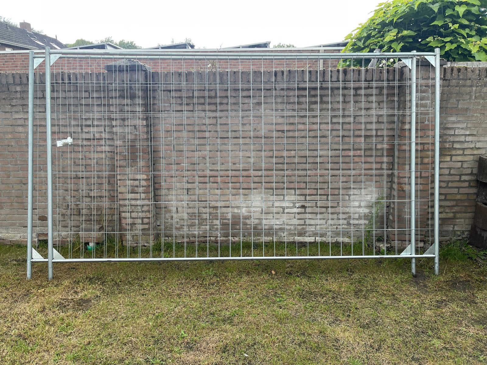 Stevig gegalvaniseerd bouw hekwerk, Tuin en Terras, Ophalen, Met poort, Zo goed als nieuw, Gaashekwerk