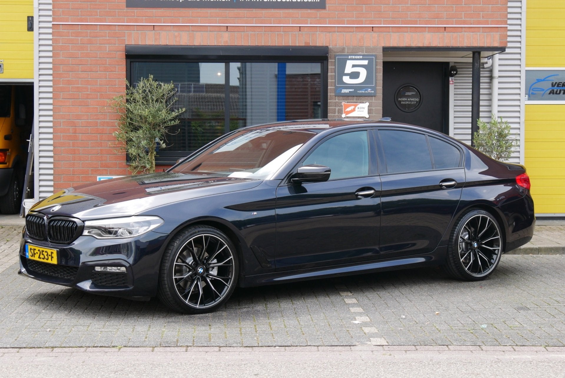 BMW 5-serie 520i High Executive m-sport. memory. camera., Automaat, 1998 cc, Achterwielaandrijving, Gebruikt