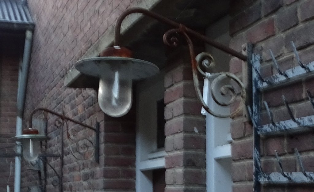 2 maal smeedijzeren stallamp gevellamp buitenlamp straatlamp, Ophalen