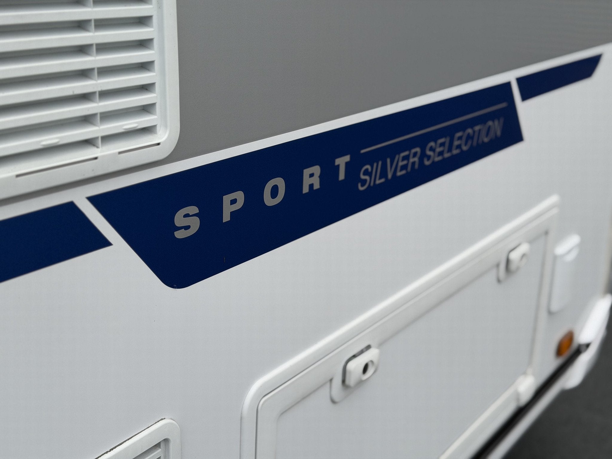 Knaus SPORT 400 QD Silver Selection (bj 2019), Caravans en Kamperen, Bedrijf, Tot en met 3, Info@deklerkcaravans.nl, Ringverwarming