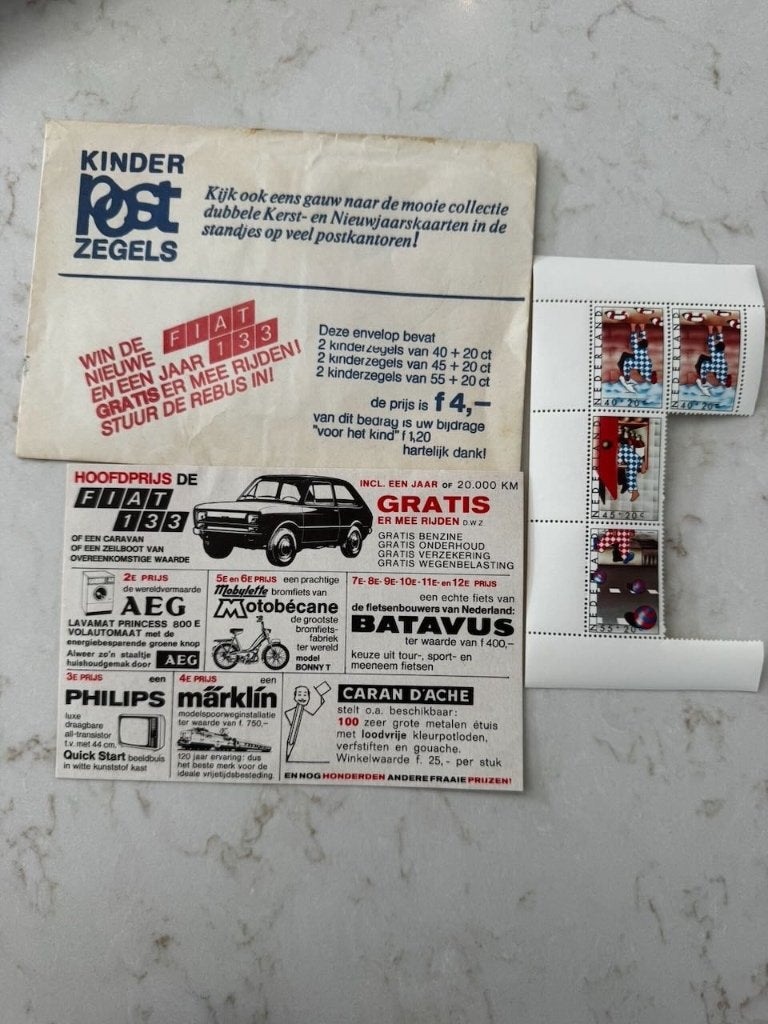 Kinderpostzegels 1977 - gedeeltelijk vel, Ophalen of Verzenden, Na 1940