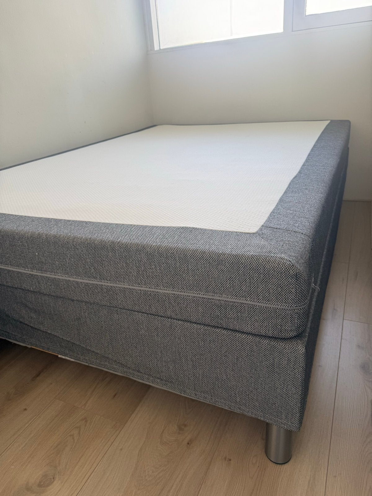 Tweepersoonsbed met matras, lichte verkleuring, Ophalen, Gebruikt, Tweepersoons, 140 cm