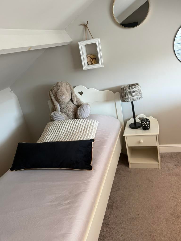 Compleet Bed Meisjeskamer Met Nachtkastje, Ophalen, 90 cm, Eenpersoons, 210 cm