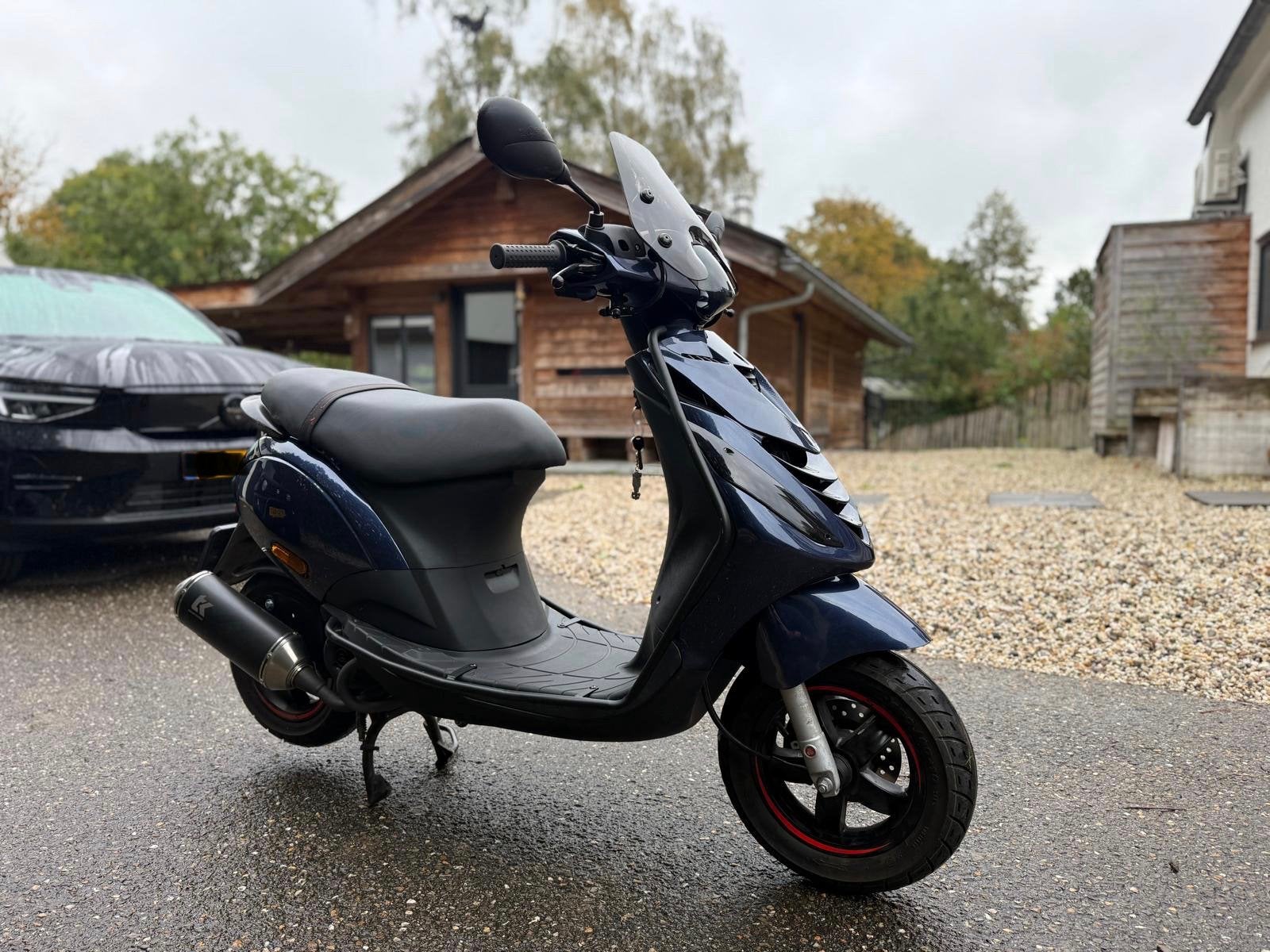 Piaggio Zip SP Full Custom Full Option E5 i-GET 2026 –, Ophalen, Piaggio, Zo goed als nieuw, Benzine