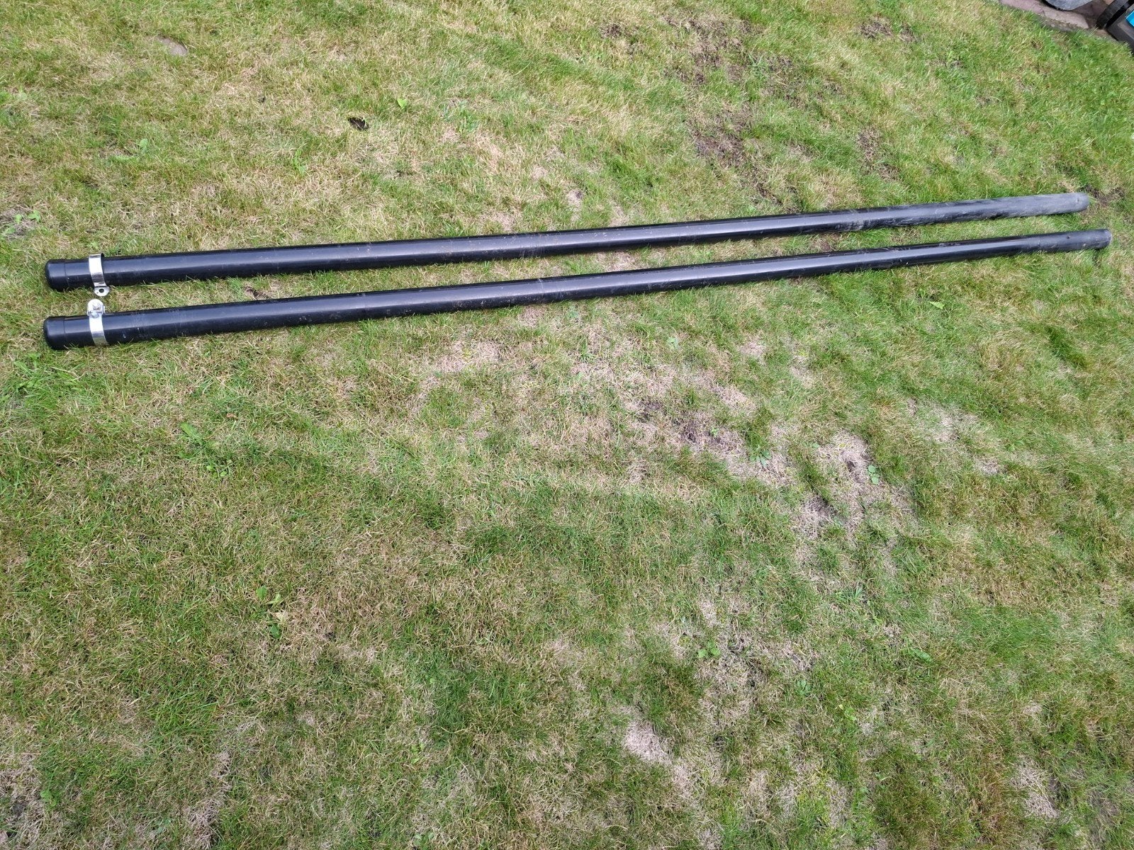 2 zwarte buizen met einddoppen, Ophalen, Gebruikt, 250 mm of meer
