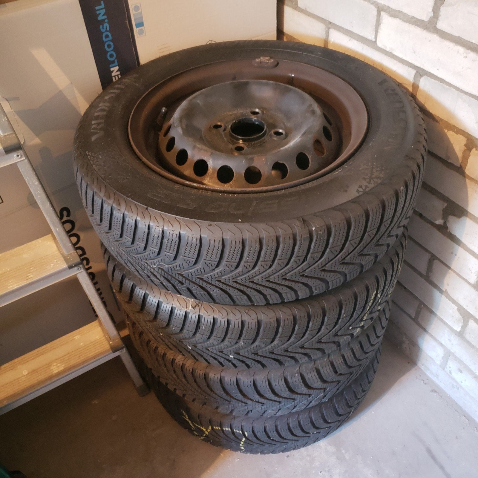 Vredestein Snowtracs Winterbanden op stalen velg 155/70 R13, Auto-onderdelen, Banden en Velgen, Ophalen, Gebruikt, 155 mm, 13 inch