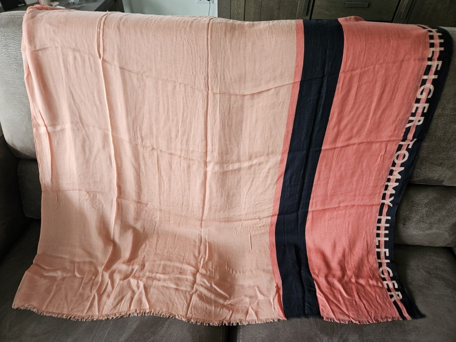 Tommy Hilfiger sjaal/omslagdoek - Roze/Zwart, Tommy Hilfiger, Ophalen of Verzenden, Zo goed als nieuw