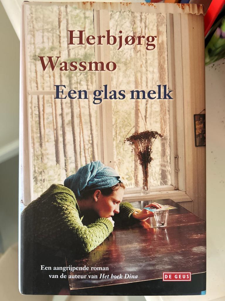 Herbjørg Wassmo - Een glas melk (Roman), Ophalen of Verzenden, Zo goed als nieuw, Europa overig