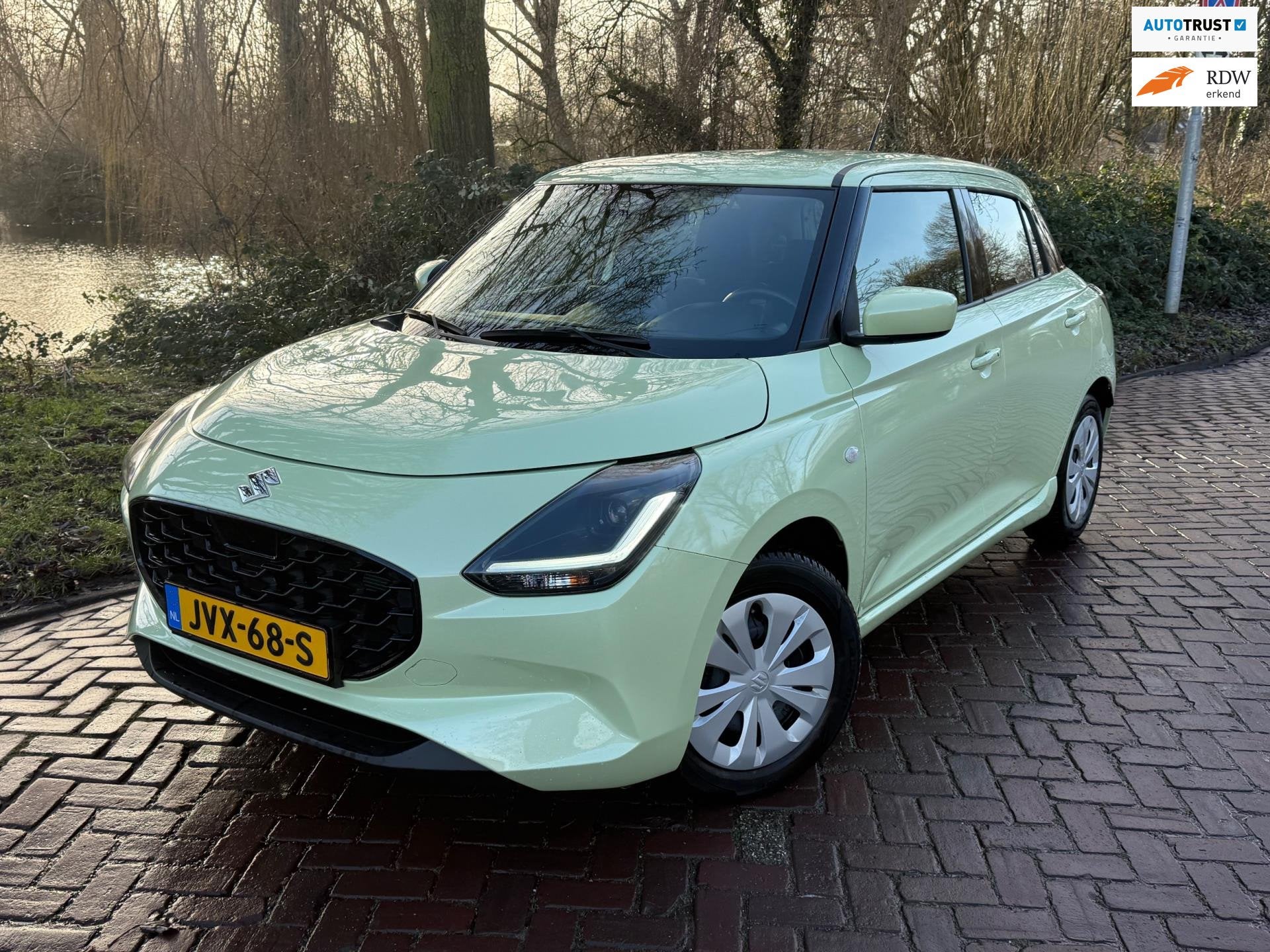 Suzuki SWIFT 1.2 Comfort Smart Hybrid 6 X Suzuki SWIFT 1Eig., Voorwielaandrijving, 83 pk, Stof, USB