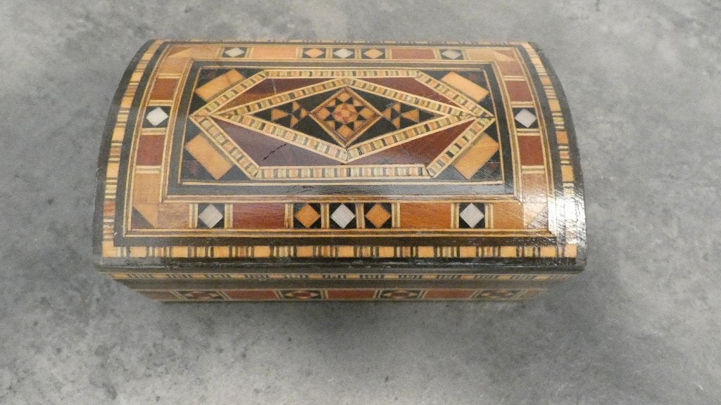 Arabische doosje met fijne houten inleg [1755], Ophalen