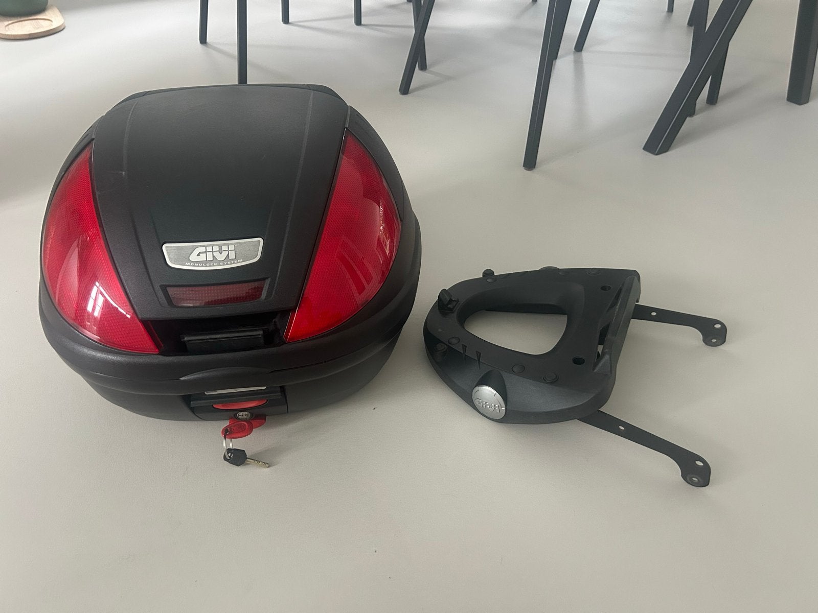 Givi topkoffer met bevestiging voor BMW GS 1200 (2009), Ophalen, Gebruikt