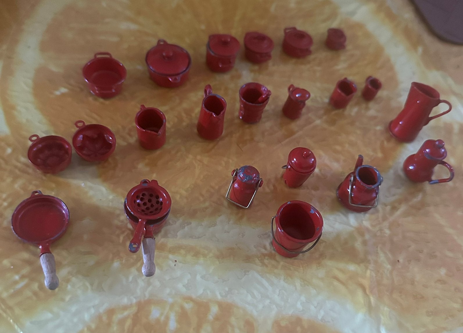 Vintage rood geëmailleerde poppenhuis miniaturen – groot set, Ophalen of Verzenden, Overige typen