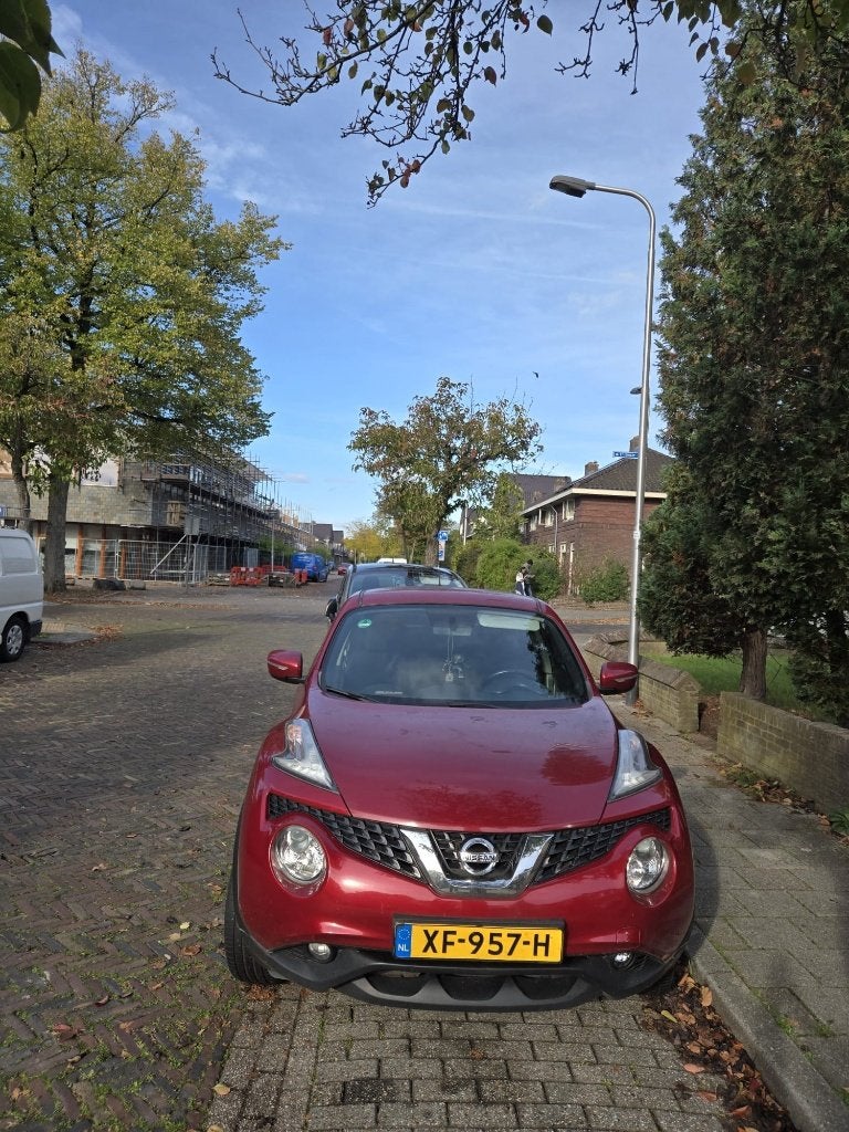 Nissan Juke 1.6L 117pk CVT 2WD 2018 Rood, Stof, 4 cilinders, 49 €/maand, Grijs