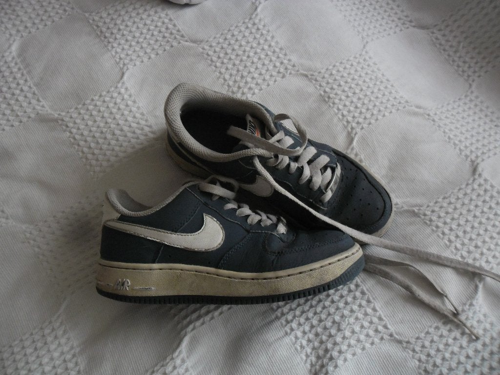 gedragen, maar goede Nike Air jongens schoenen. Maat 35,5, Gebruikt, Schoenen, Ophalen of Verzenden, Nike