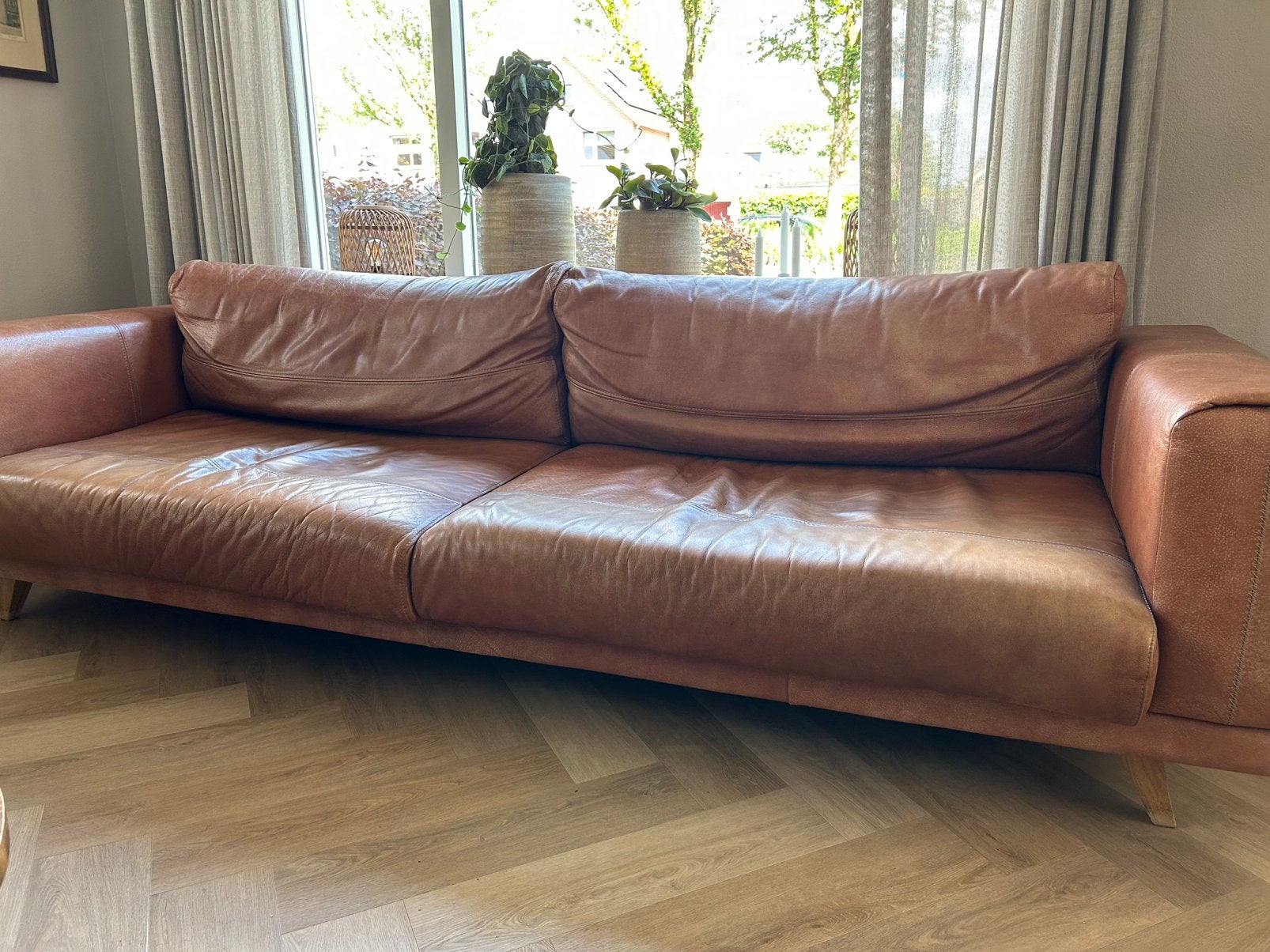 Leren bank en poef in cognac kleur, Ophalen, 250 tot 300 cm, Gebruikt, Rechte bank