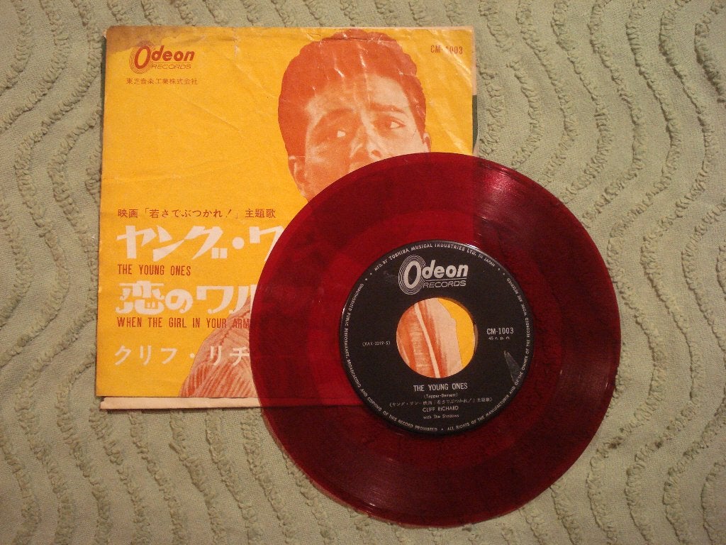 Cliff Richard 7" Rood Vinyl Single: ‘The young ones’ (Japan), Ophalen of Verzenden, Gebruikt, 7 inch, Pop
