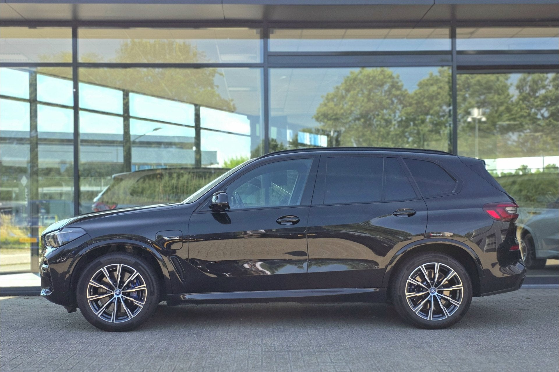 BMW X5 xDrive45e M Sport Automaat / Trekhaak / Panoramadak /, Dealer onderhouden, Gebruikt, 394 pk, Met garantie (alle)