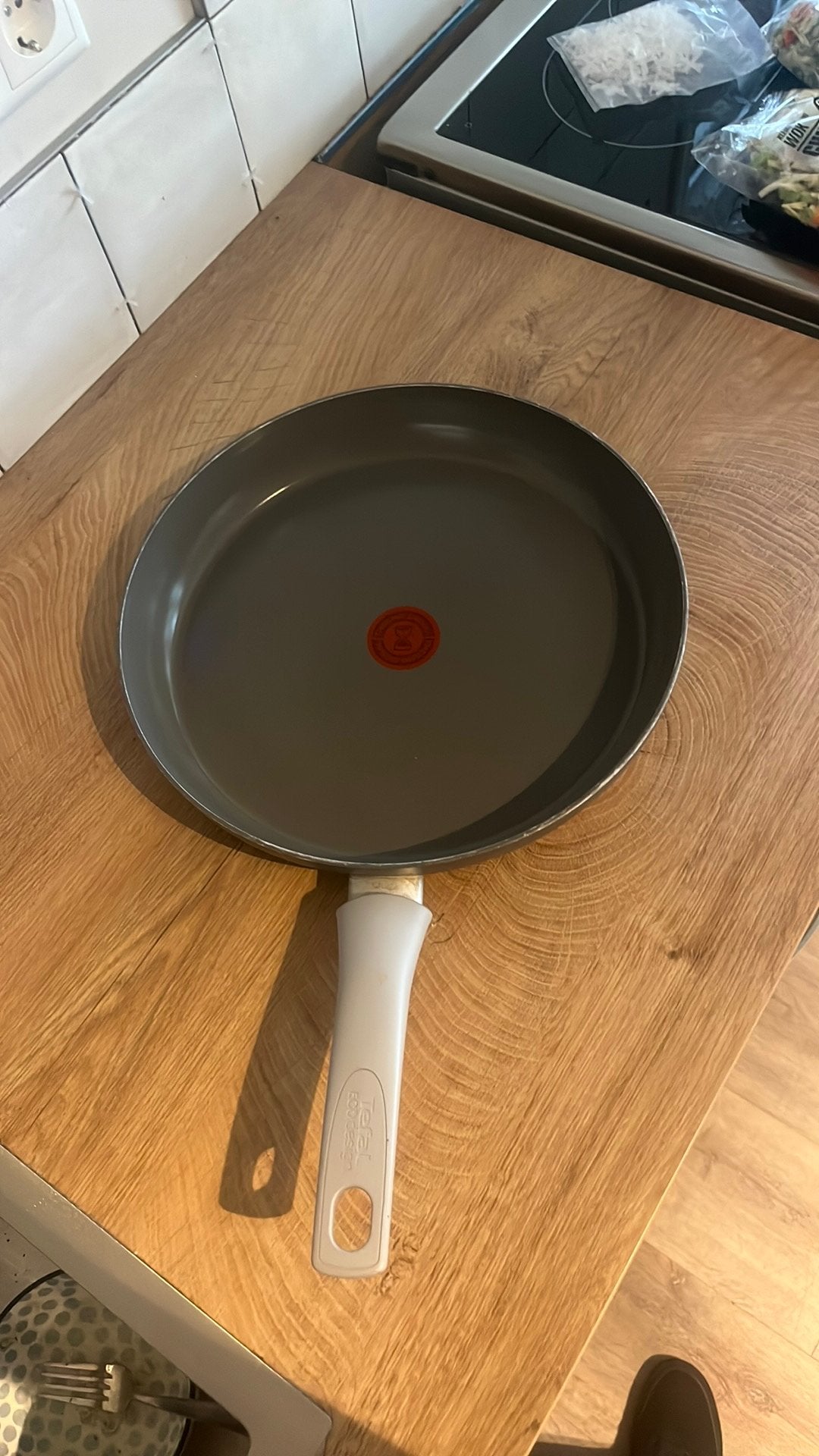 2 Tefal koekenpannen, 24 cm doorsnee, Ophalen of Verzenden, Zo goed als nieuw, Rvs, Pannenset