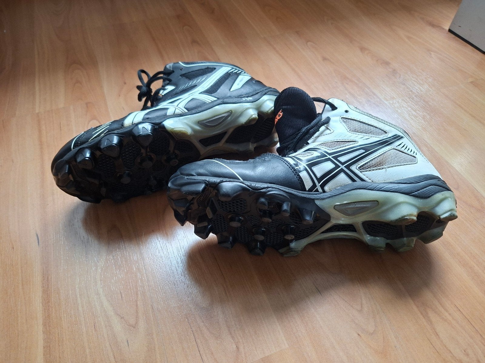 tekoop zgoh Asics kunstgras korfbal schoenen maat 40., Schoenen, Ophalen of Verzenden, X, X