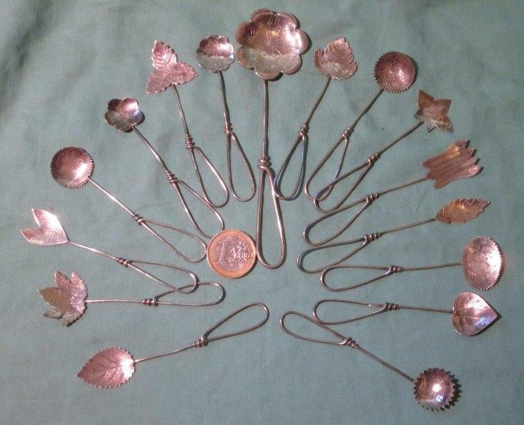 15 zilveren hand gemaakte theelepeltjes en 1 suikerschepje, Ophalen of Verzenden, Zilver