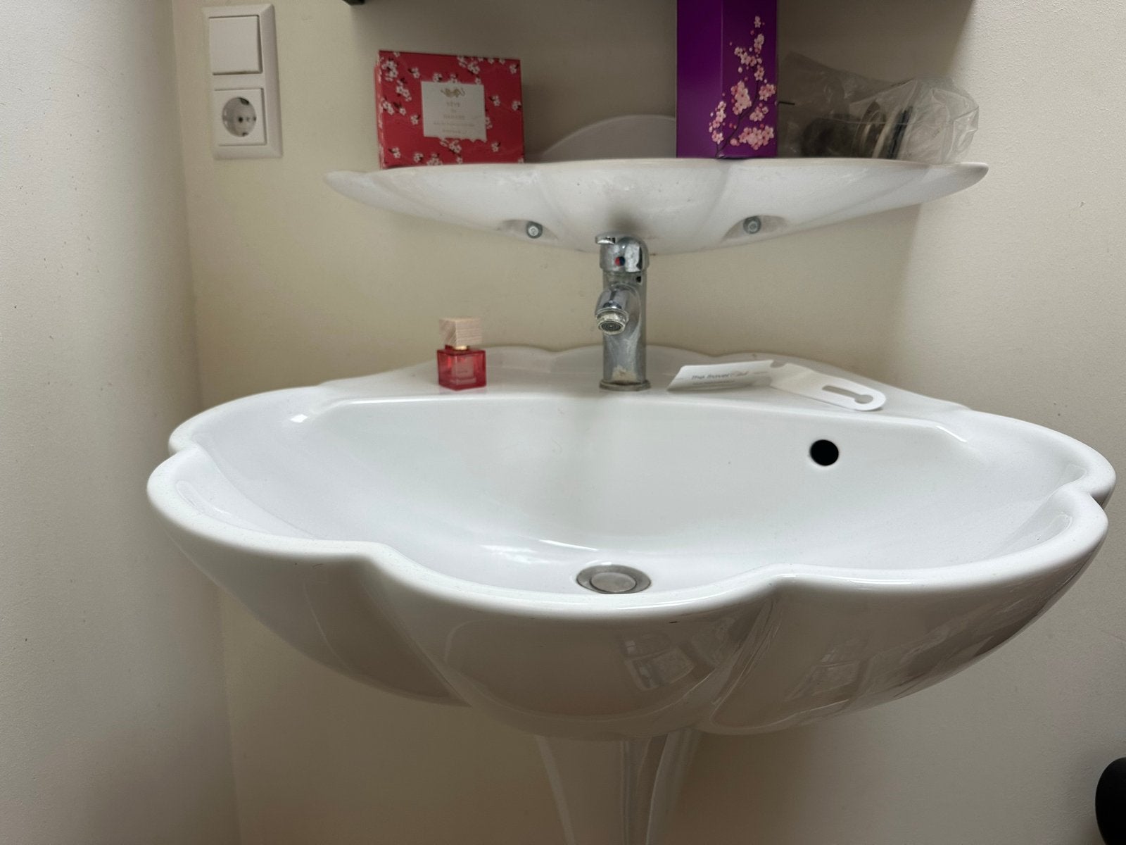 Ouderwetse wastafel met plankje en optioneel toilet  toilet, Ophalen, Gebruikt, Wastafel