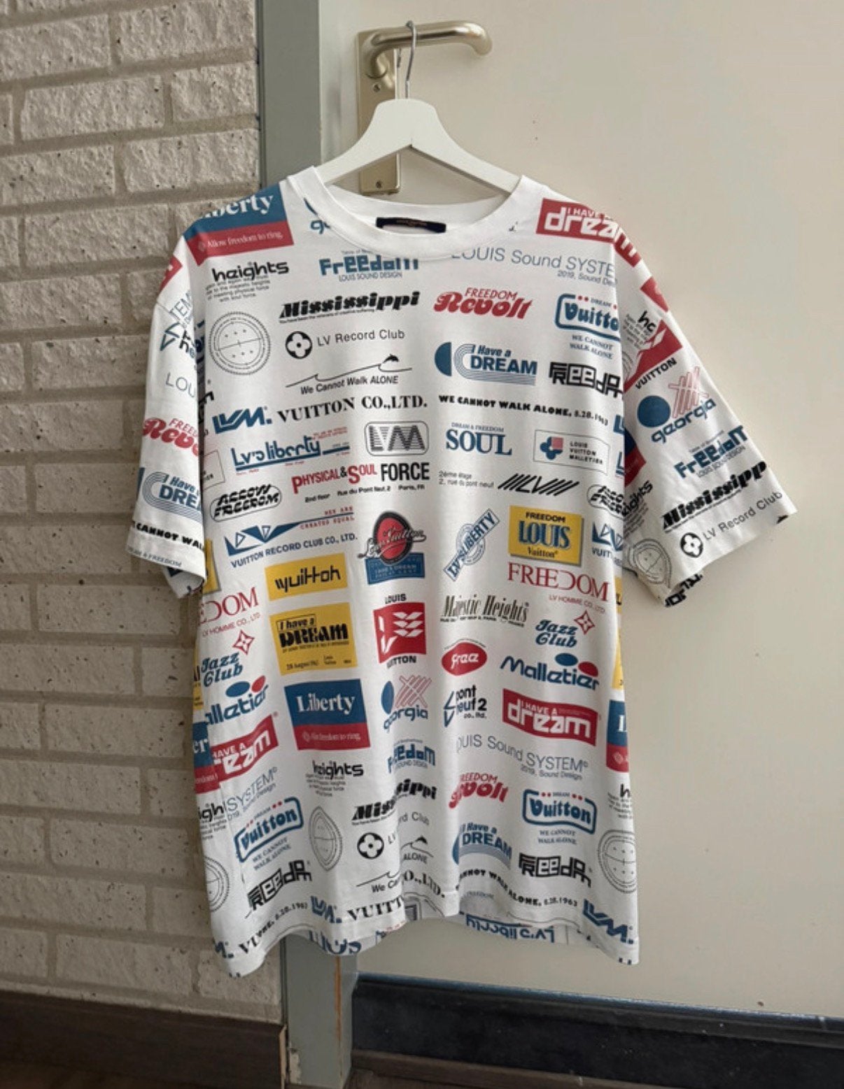 Authentiek Louis Vuitton t-shirt, Ophalen of Verzenden, Zo goed als nieuw, Maat 56/58 (XL), Meerkleurig