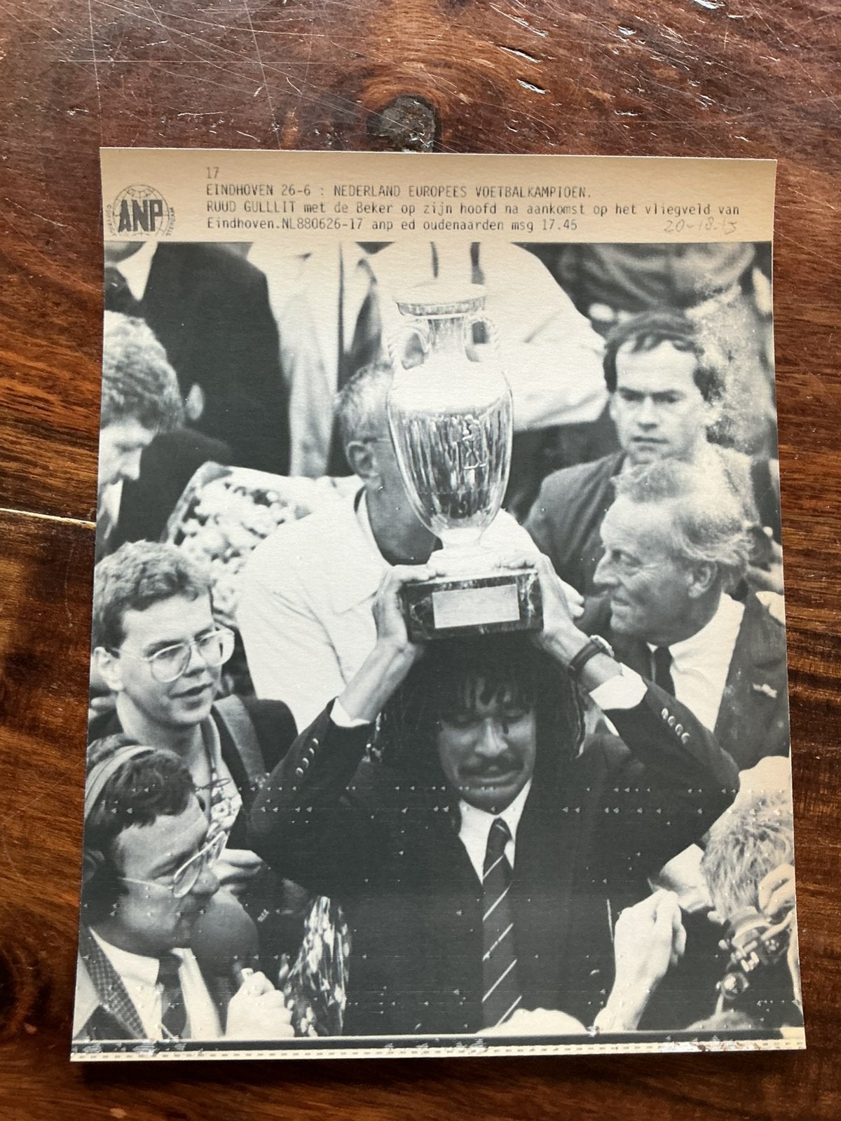 Voetbal telefaxfoto EK 1988 Nederlands elftal aankomst NLD, Verzamelen, Ophalen of Verzenden
