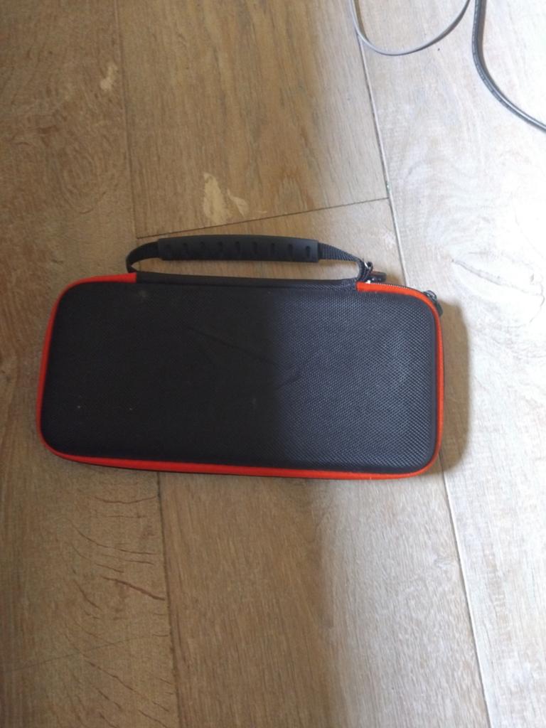 Nintendo Switch carrying case + 3 games, Ophalen of Verzenden, Zo goed als nieuw, Switch, Overige typen