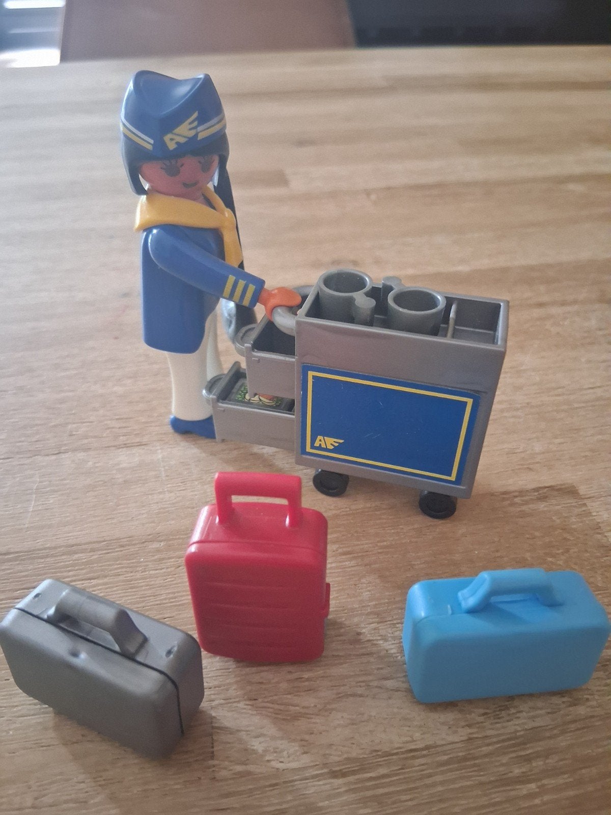 Playmobil stewardess met serveerwagen en koffers, Ophalen of Verzenden, Gebruikt