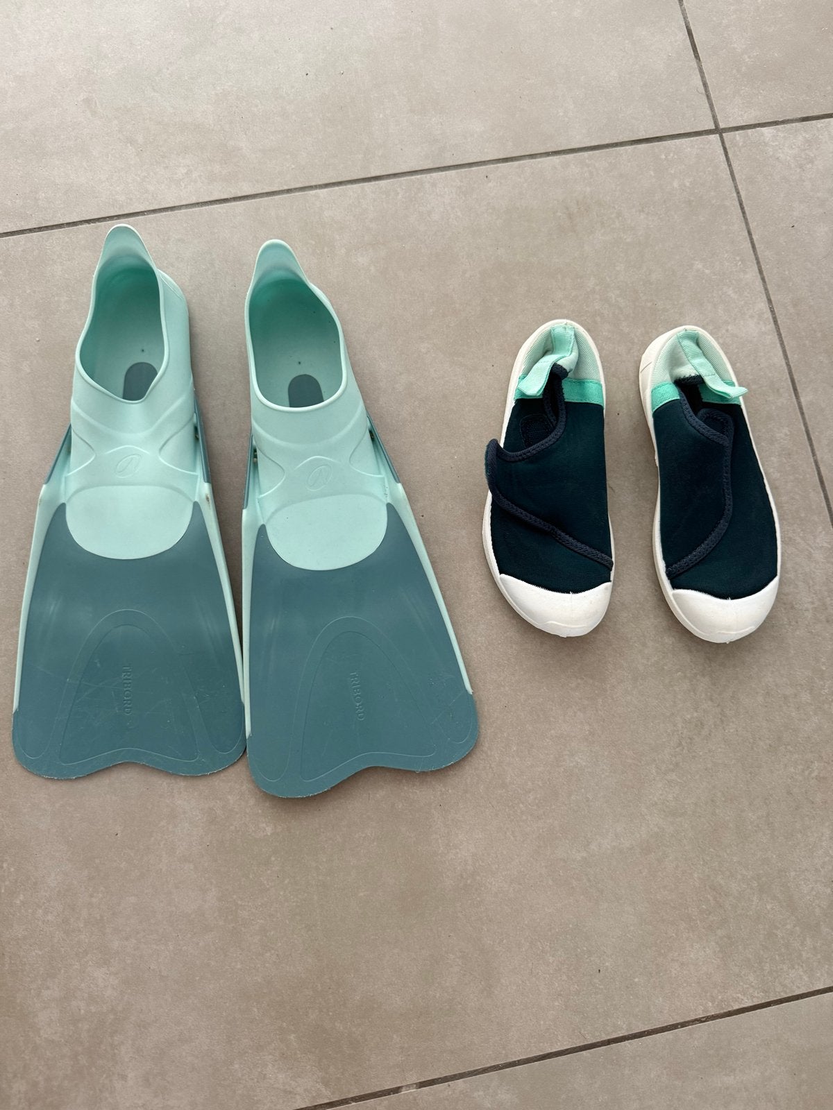 Decathlon zwemvliezen en waterschoenen maat 30-31, Ophalen of Verzenden, Gebruikt, Kind, Zeil- of Surfschoenen
