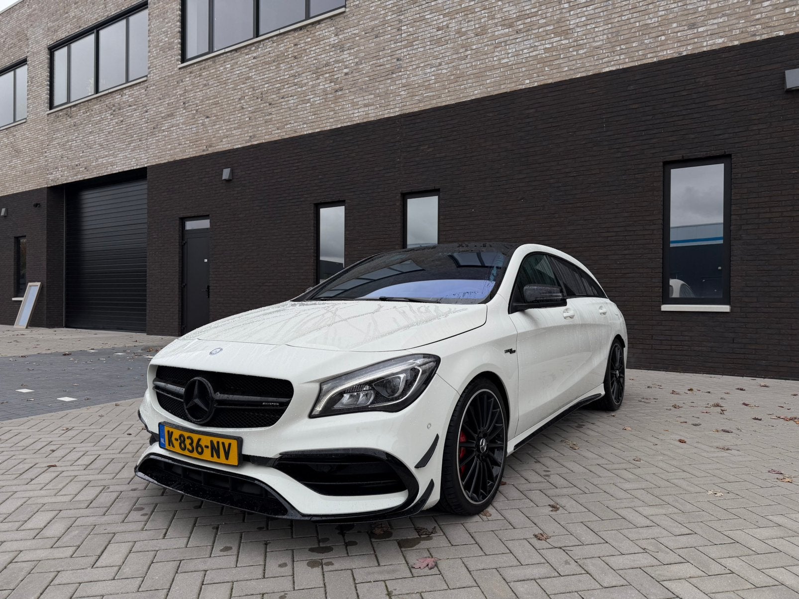 Mercedes-Benz CLA 45 AMG, Auto's, Automaat, Zwart, 4 cilinders, Wit