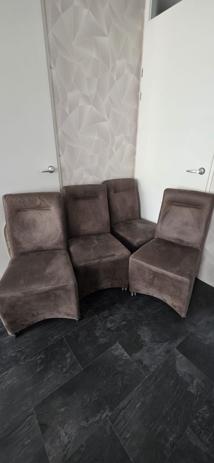 4x Bruine stoelen met wieltjes en handvatten, Ophalen, Gebruikt, Bruin, Vier