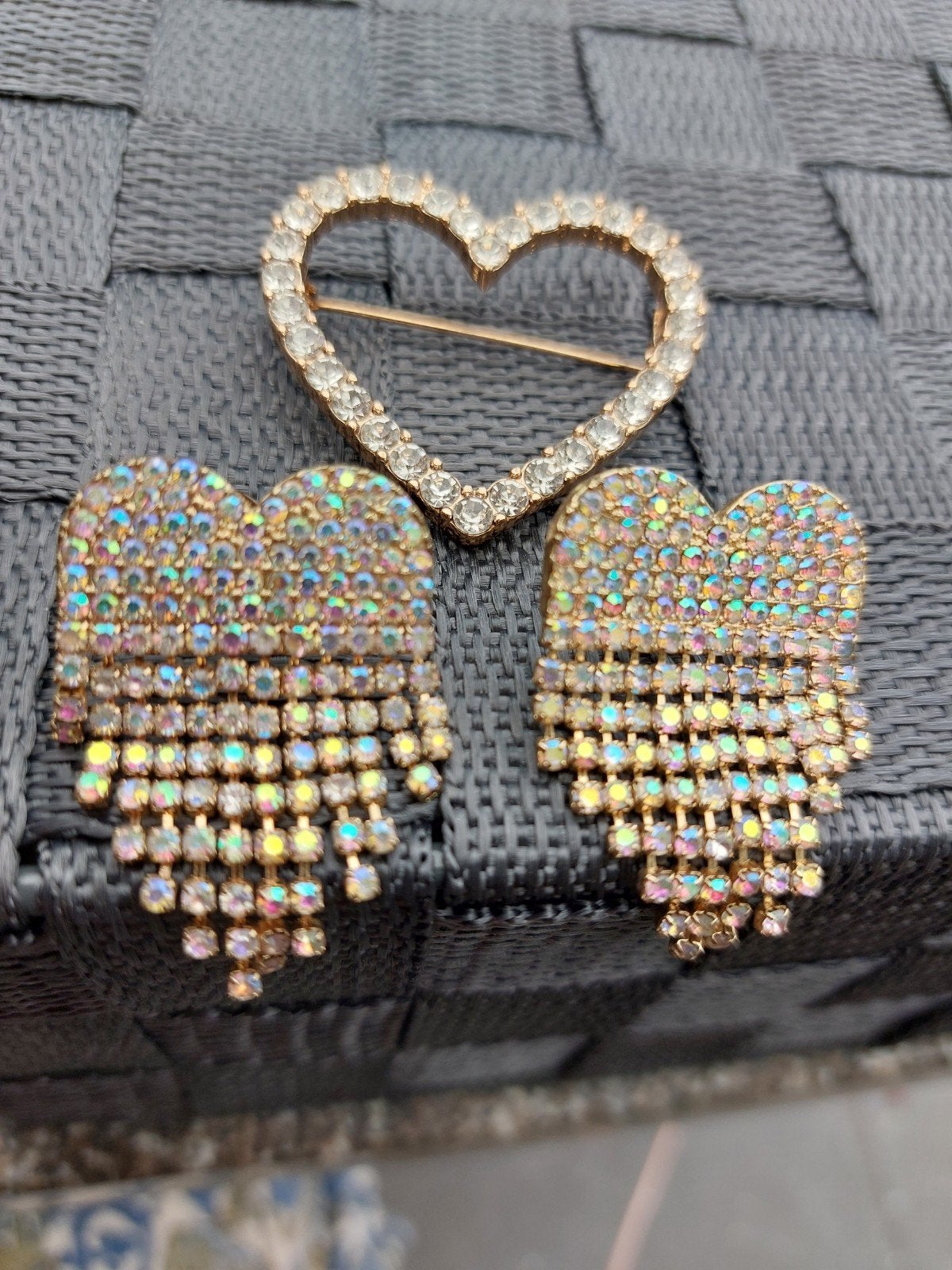 Set van oorbellen strass broches/spelden - hartjes, Overige materialen, Ophalen of Verzenden, Zo goed als nieuw, Goud