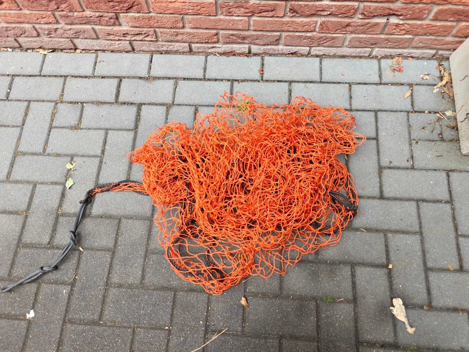 Oranje aanhangernet voor veilig transport, Ophalen