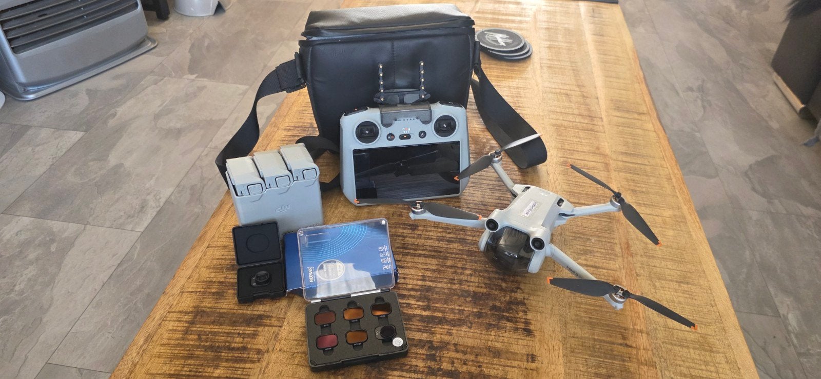 DJI Mini 3 Pro Fly More Combo met extra accessoires, 30 tot 45 minuten, Cameradrone, 5 tot 10 kilometer, Zo goed als nieuw
