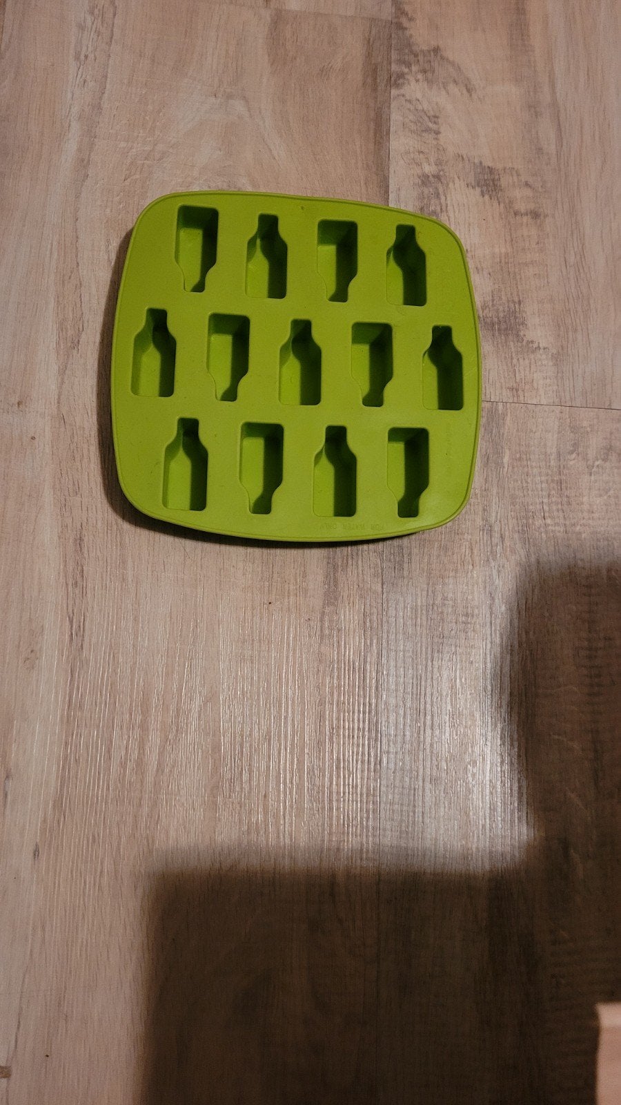 Leuke groene ijsblokjeshouder in de vorm van wijnflessen, Ophalen of Verzenden, Overige stijlen