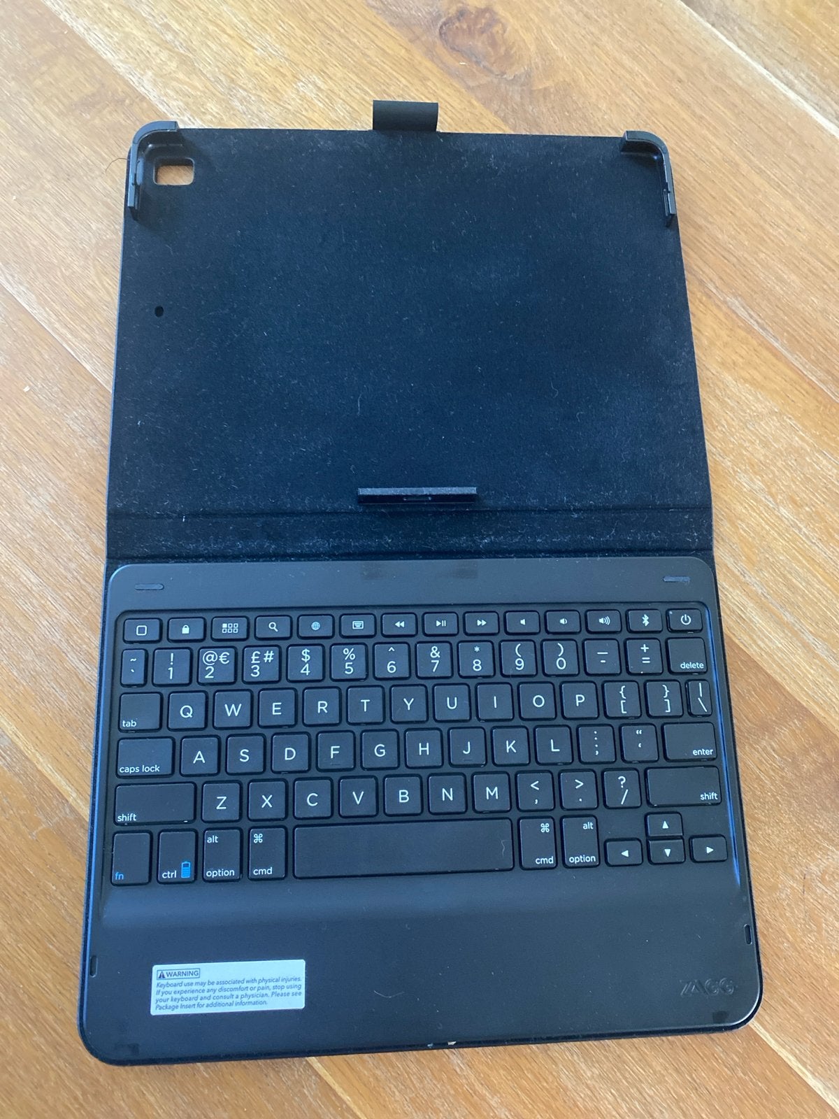 ZAGG toetsenbord hoes voor tablet - Zwart, Ophalen of Verzenden, Gebruikt, 10 inch, Bescherming voor- en achterkant