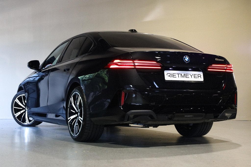 BMW 5-serie 530e M Sport Edition, Auto's, BMW, Automaat, Achterwielaandrijving, 4 cilinders, 167 km/l