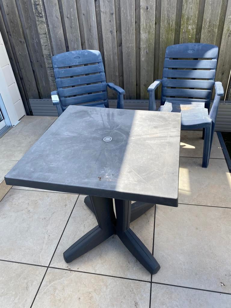 Tuintafel en 2 tuinstoelen, Tuin en Terras, Ophalen, Gebruikt, Vierkant, Kunststof