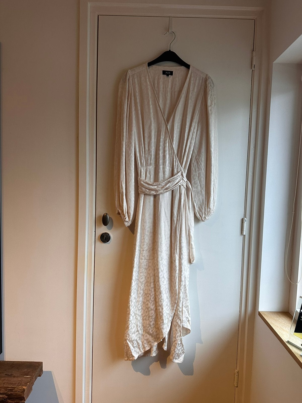 ALIX The Label – Animal jacquard dress - maat L (ZGAN), Wit, Maat 42/44 (L), Ophalen of Verzenden, Zo goed als nieuw