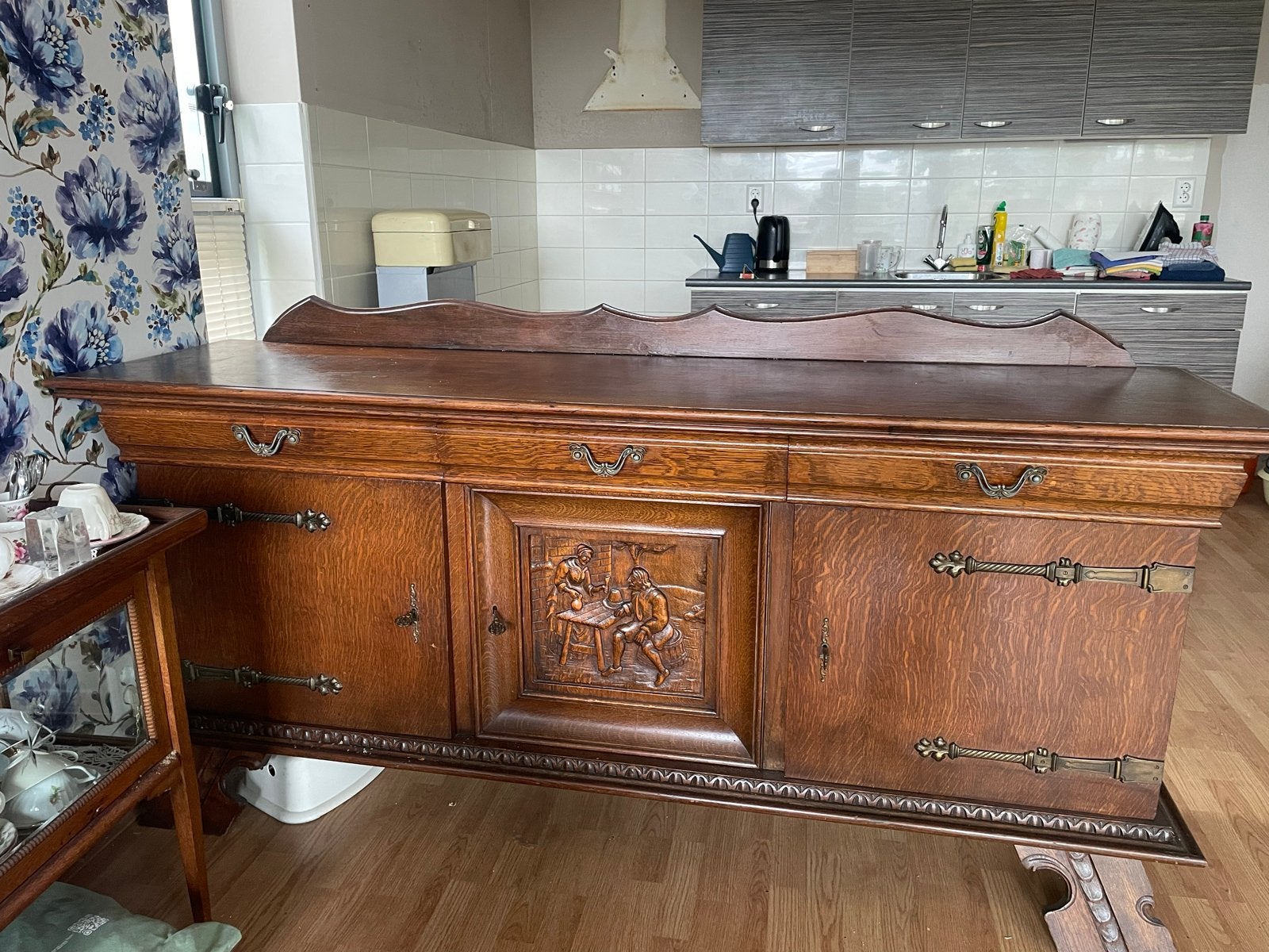 Antiek eiken dressoir met houtsnijwerk, Antiek en Kunst, Ophalen