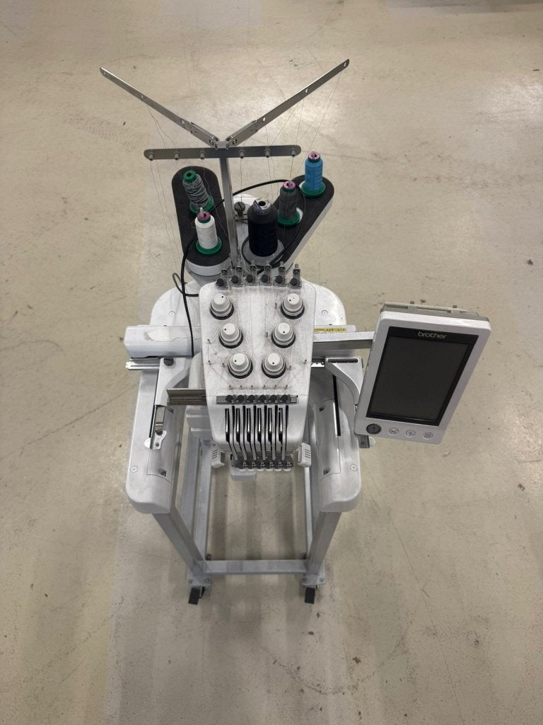 Brother PR650e, v3.01, 364 draaiuren en 9,16 miljoen steken., Hobby en Vrije tijd, Borduren en Borduurmachines, Ophalen, Zo goed als nieuw