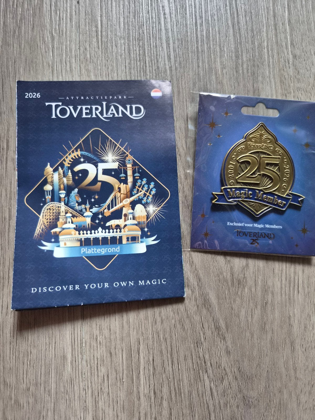 Toverland 25 years magic member pin, Ophalen of Verzenden, Nieuw, Merk, Speldje of Pin