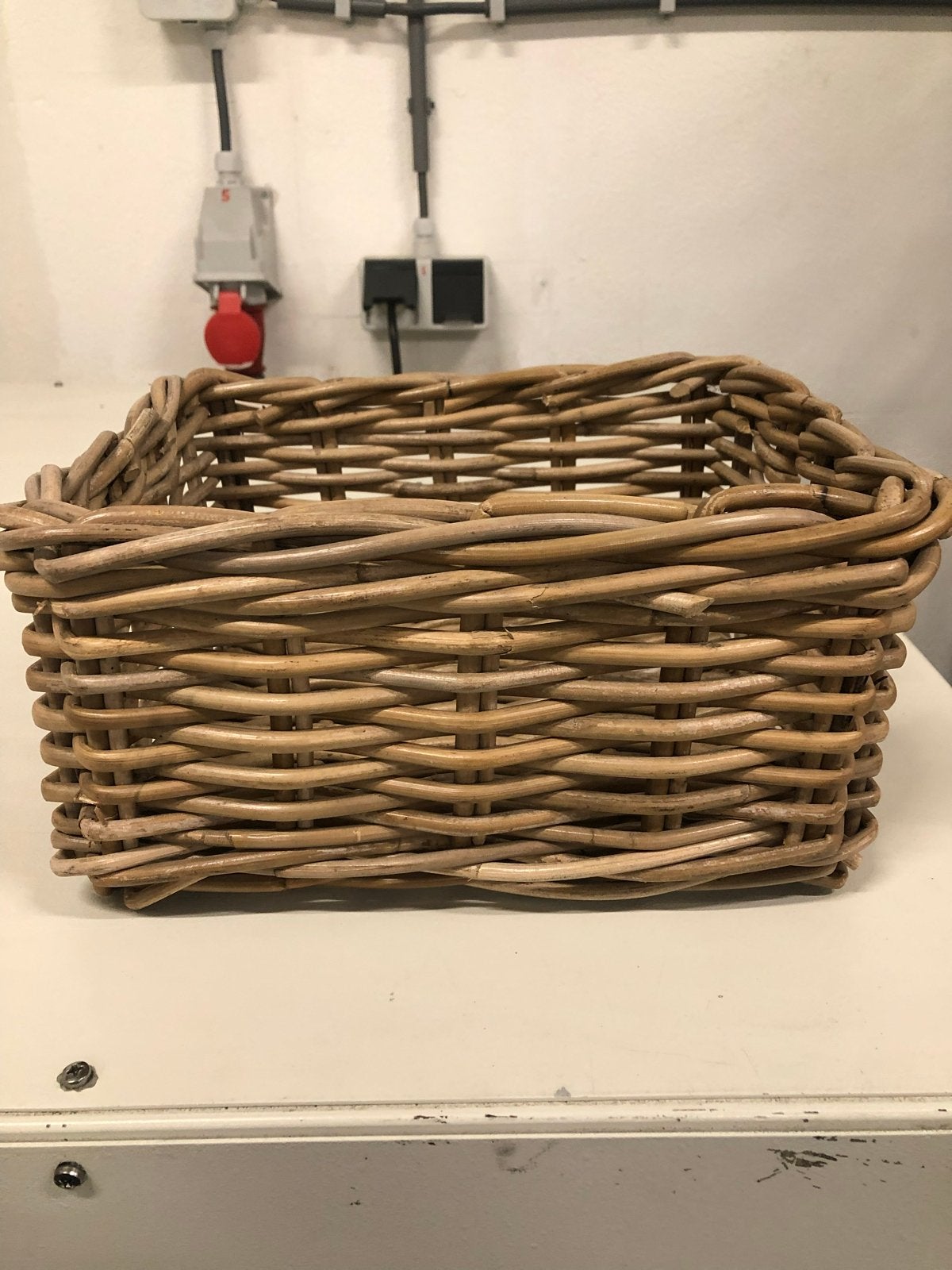 Mooie rieten mand - Perfect voor opbergen of decoratie, Gebruikt, Gevlochten, Mand, Ophalen of Verzenden