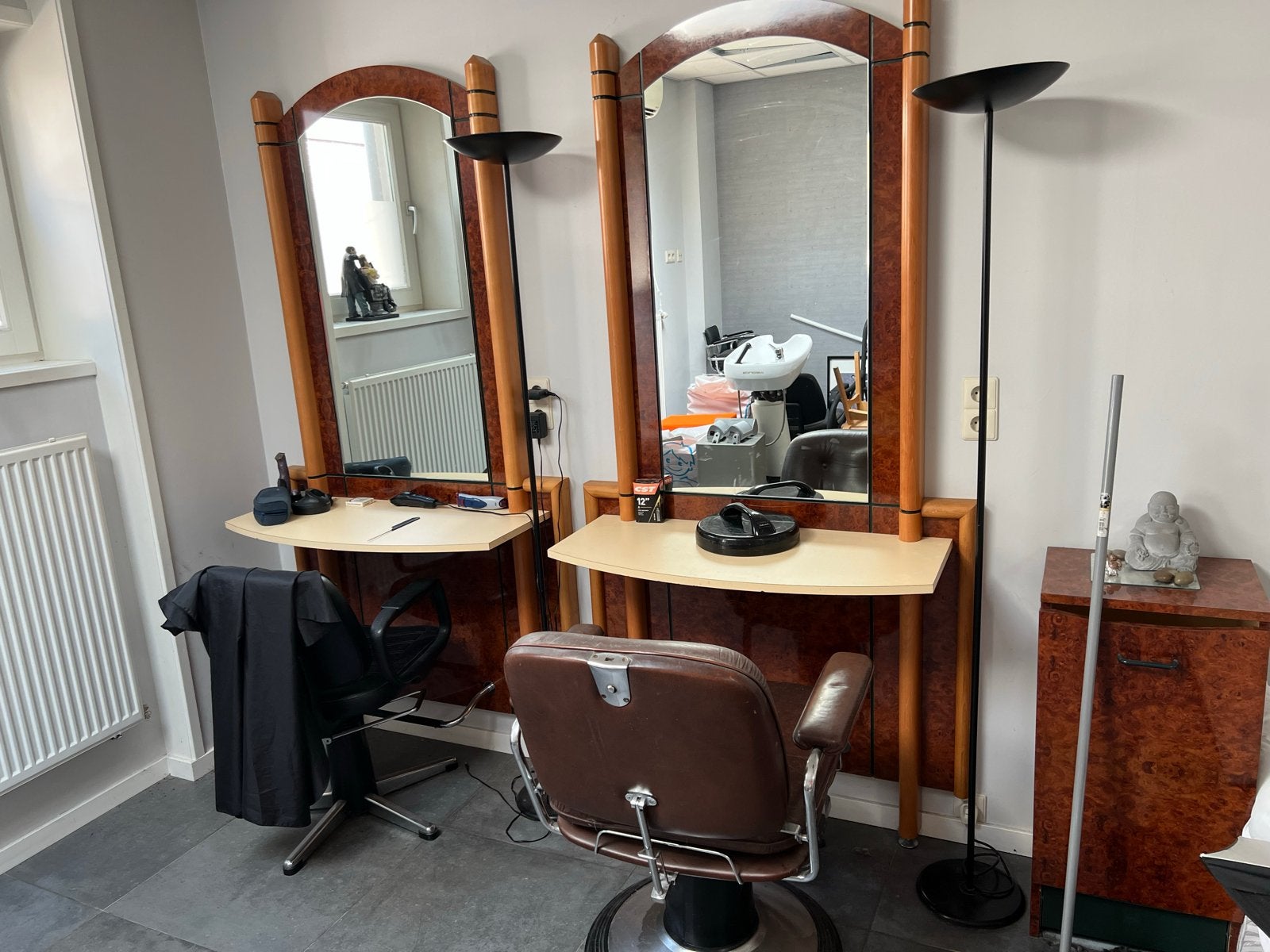 Complete inventaris thuis kapsalon: stoelen, spiegels, spoel, Zakelijke goederen, Kantoor en Winkelinrichting | Winkel en Inventaris