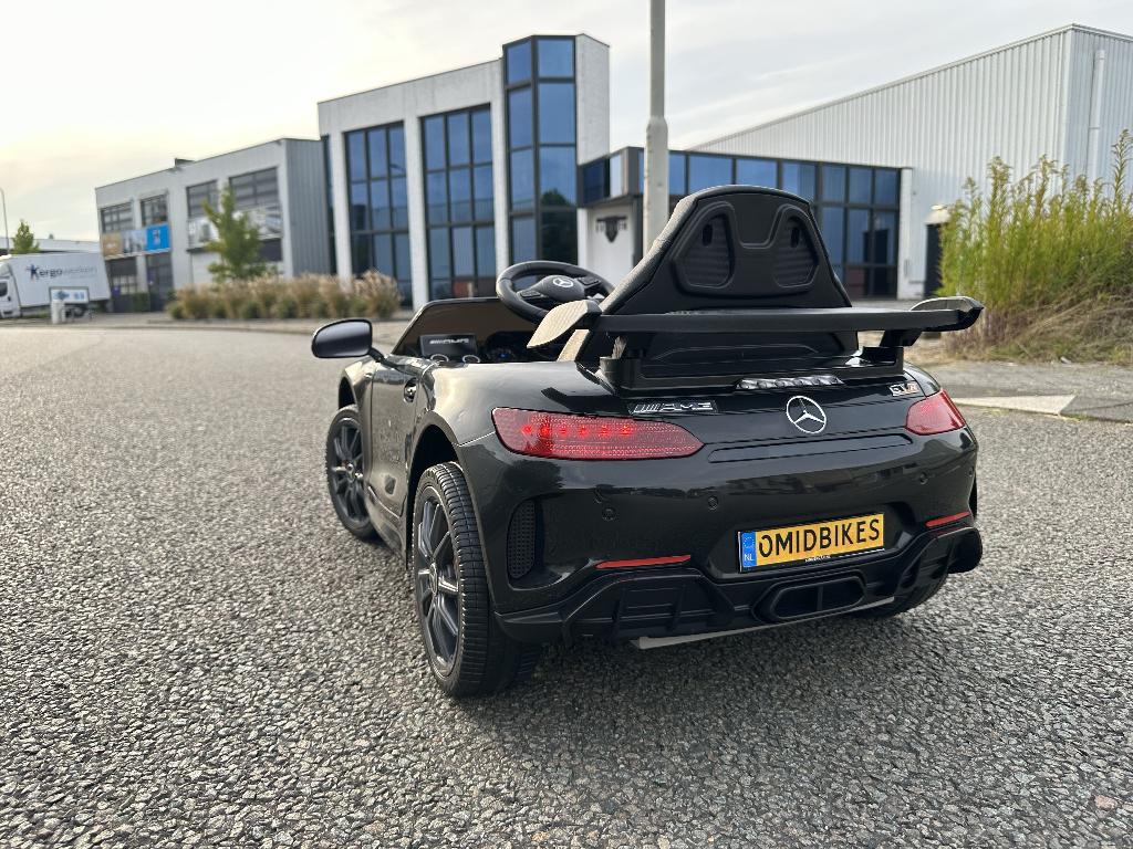 Mercedes GT-R AMG zwart 12V RC / Leder / Rubberban, MP3 AUX, Ophalen of Verzenden, Nieuw