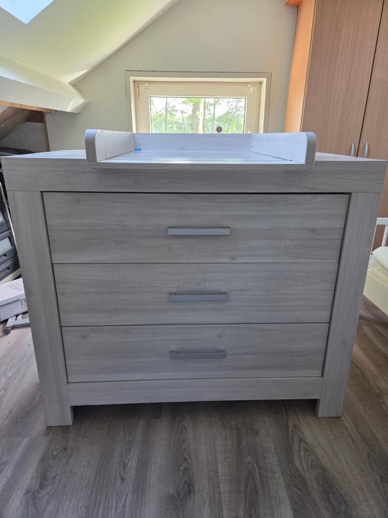 Complete babykamer: commode, ledikant en wandplank, Kinderen en Baby's, Kinderkamer | Complete kinderkamers, Ophalen, Gebruikt